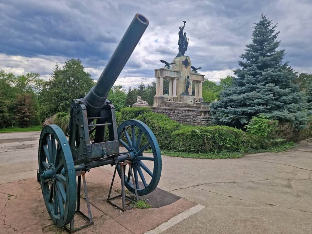 Monumentul Eroilor — 2