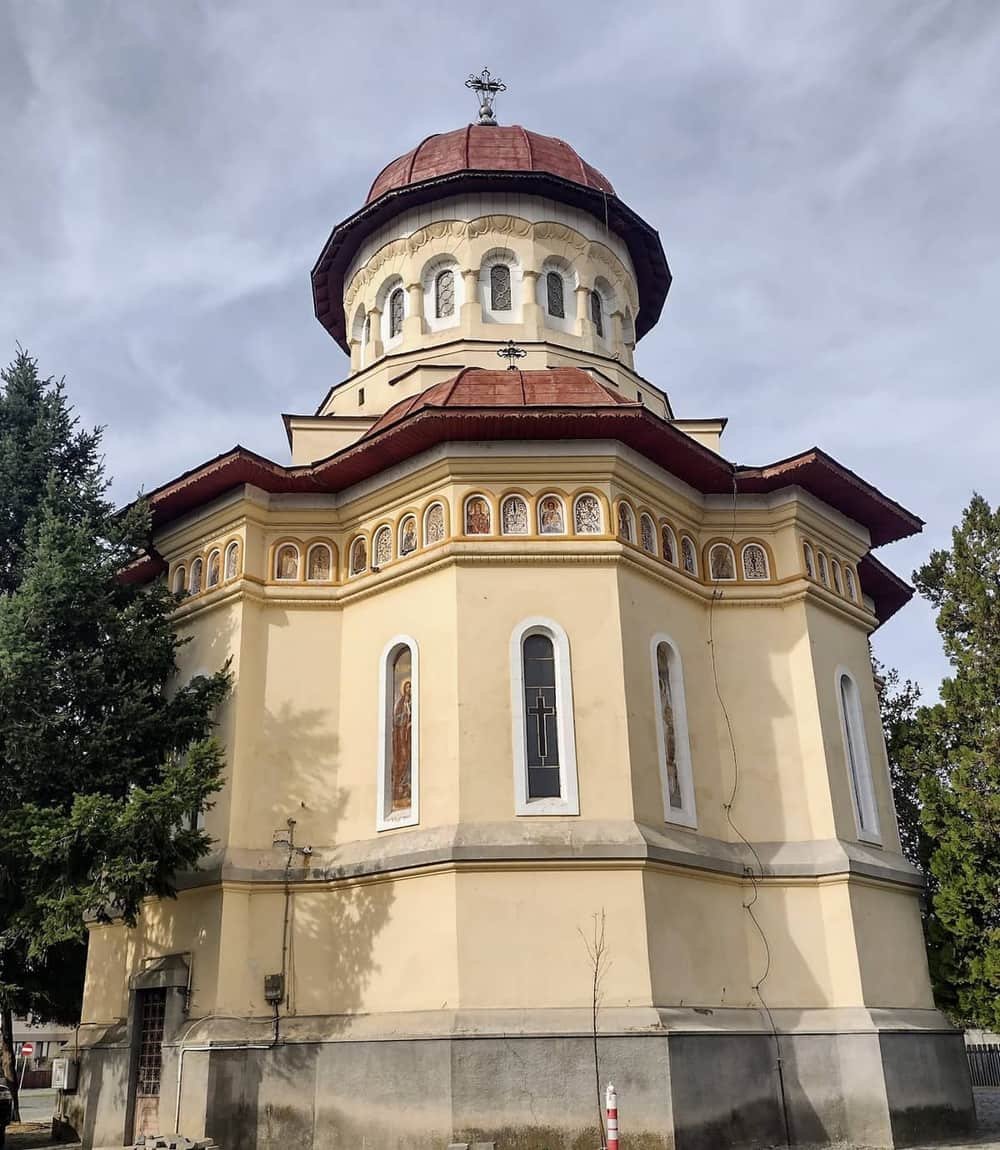 Biserica Sfinții Petru și Pavel — 2
