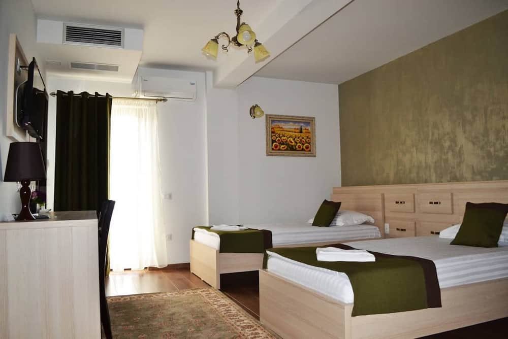 CASA CAROLI — 2