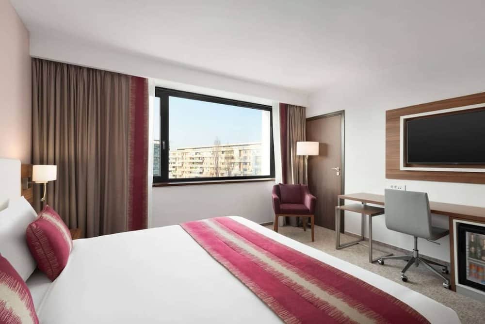 Ramada Plaza by Wyndham Craiova — 2