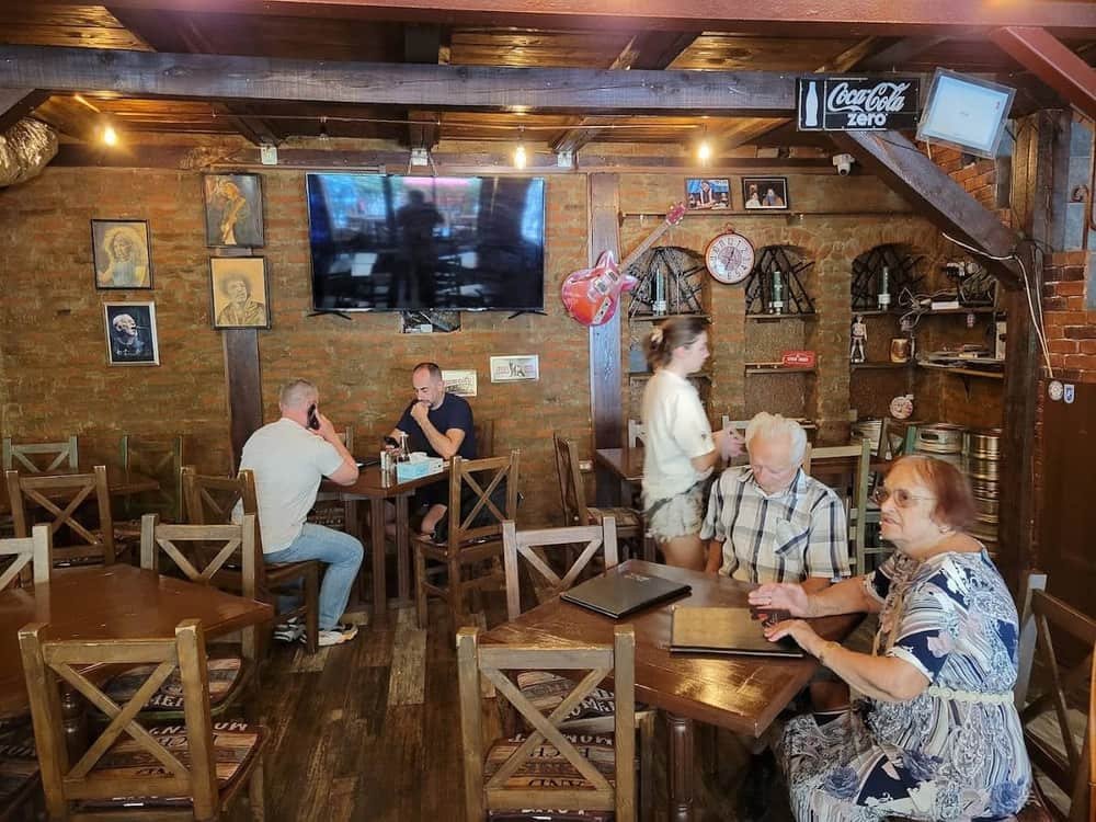 Miki's Pub