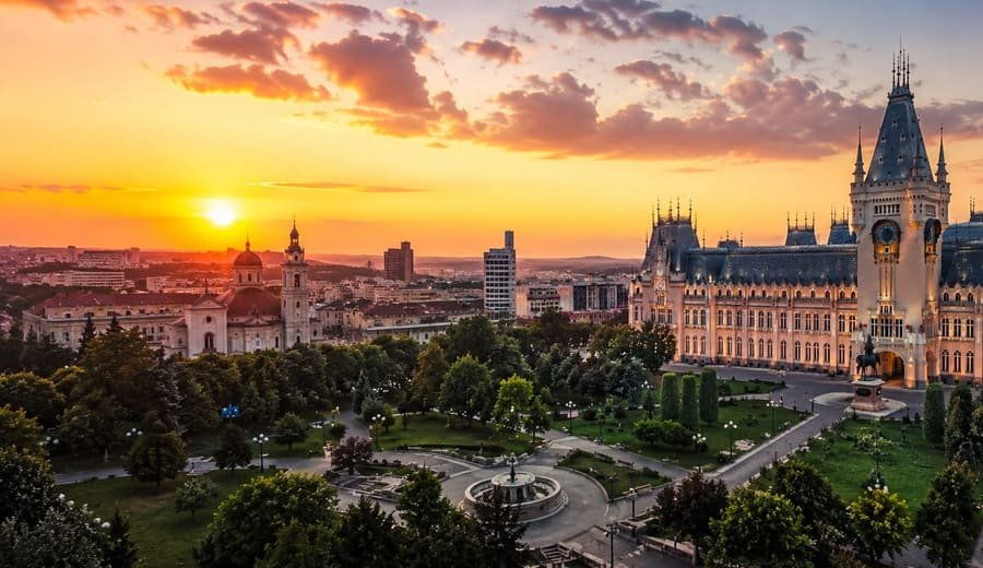 Iași: Palatul Culturii și marile biserici ale orașului